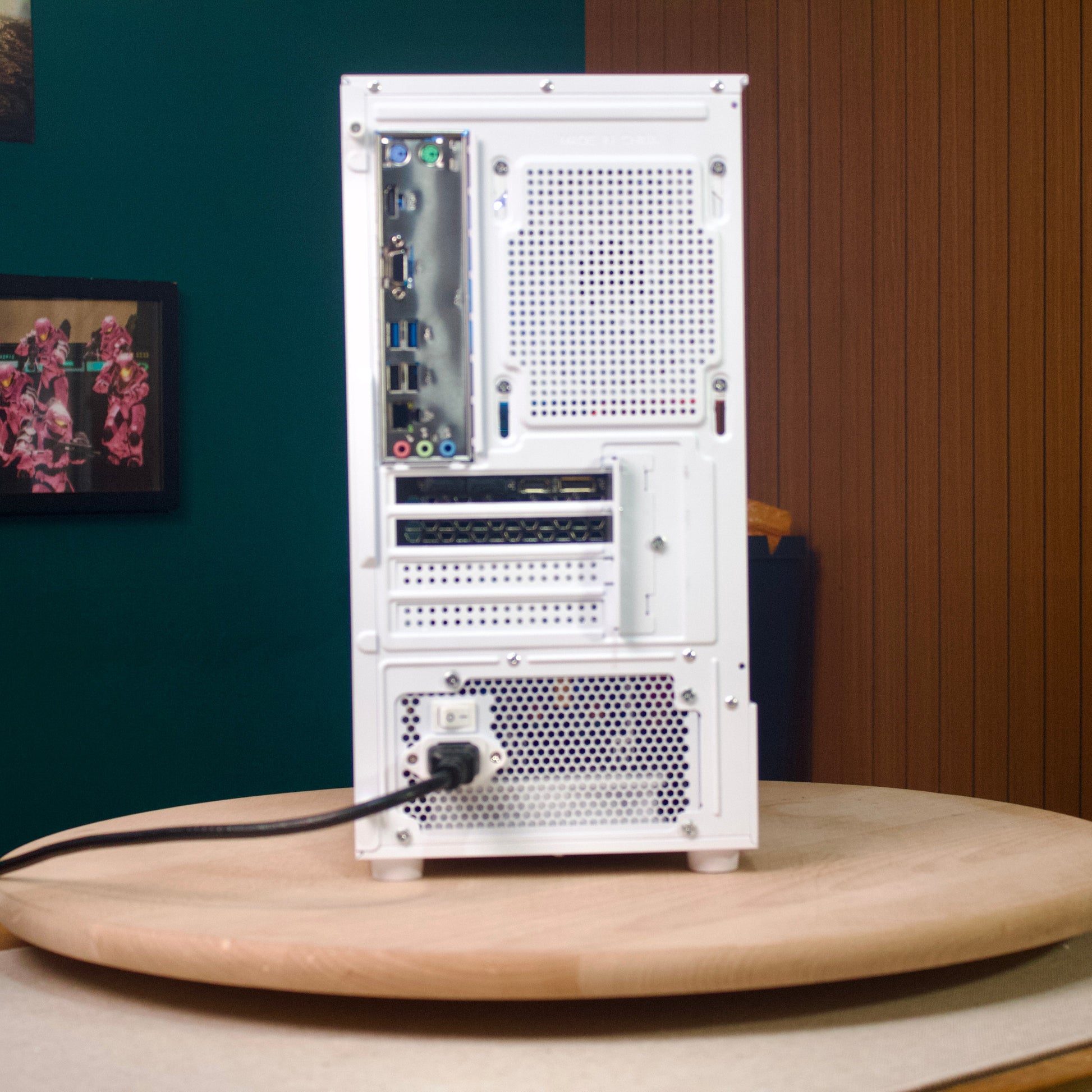Destello Luz Upgrade white gaming PC, rear view showing ports and ventilation